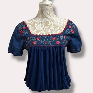 Lucky Brand Blue Embroidered Peasant Top Women's Medium Boho Floral Short Sleeve